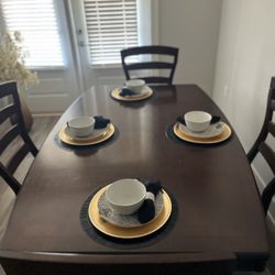 Hinson Galleries Solid Wood Dining Table With (4) Chairs
