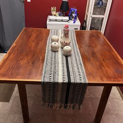 Pup style/high table with 2 pub style chairs