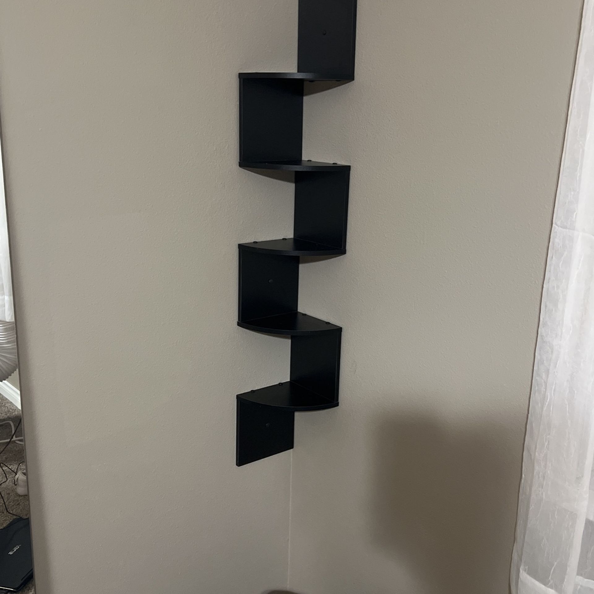 2 Corner Shelves