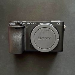 Sony Alpha a6400 Mirrorless Camera + 16-50mm Lens