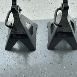 Jack stands