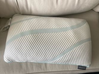 Like New Tempur-pedic ProAdapt Cooling Pillows Queen