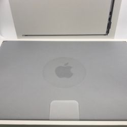 Open box MacBook Air, 2022 M2 chip 16 GB 13.6 inch display