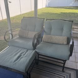 Outdoor Chairs & Ottomans
