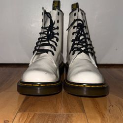 Women Doc Martens Size 9