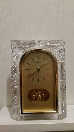 LEAD CRYSTAL SEIKO QUARTZ MANTLE SHELF DESK CLOCK