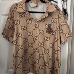 Gucci Beach Shirt. Monogram Beige Button Up T Shirt 