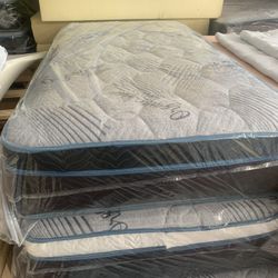 Full Pillow Top Mattres 