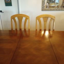 DINNING ROOM TABLE  WITH 6 CHAIRS