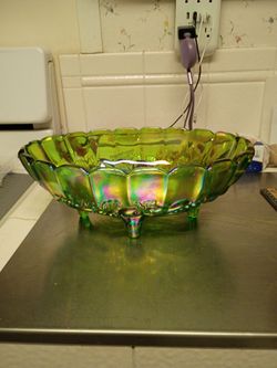 VINTAGE CARNIVAL GLASS GRAPE BOWL
