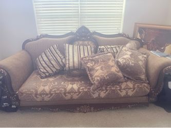 Luxury sofa like new need gone ASAP