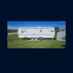 2005 Clossriads 30 ft Camper