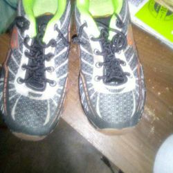 Sketcher Tennis Shoes Size 2 In A Half
