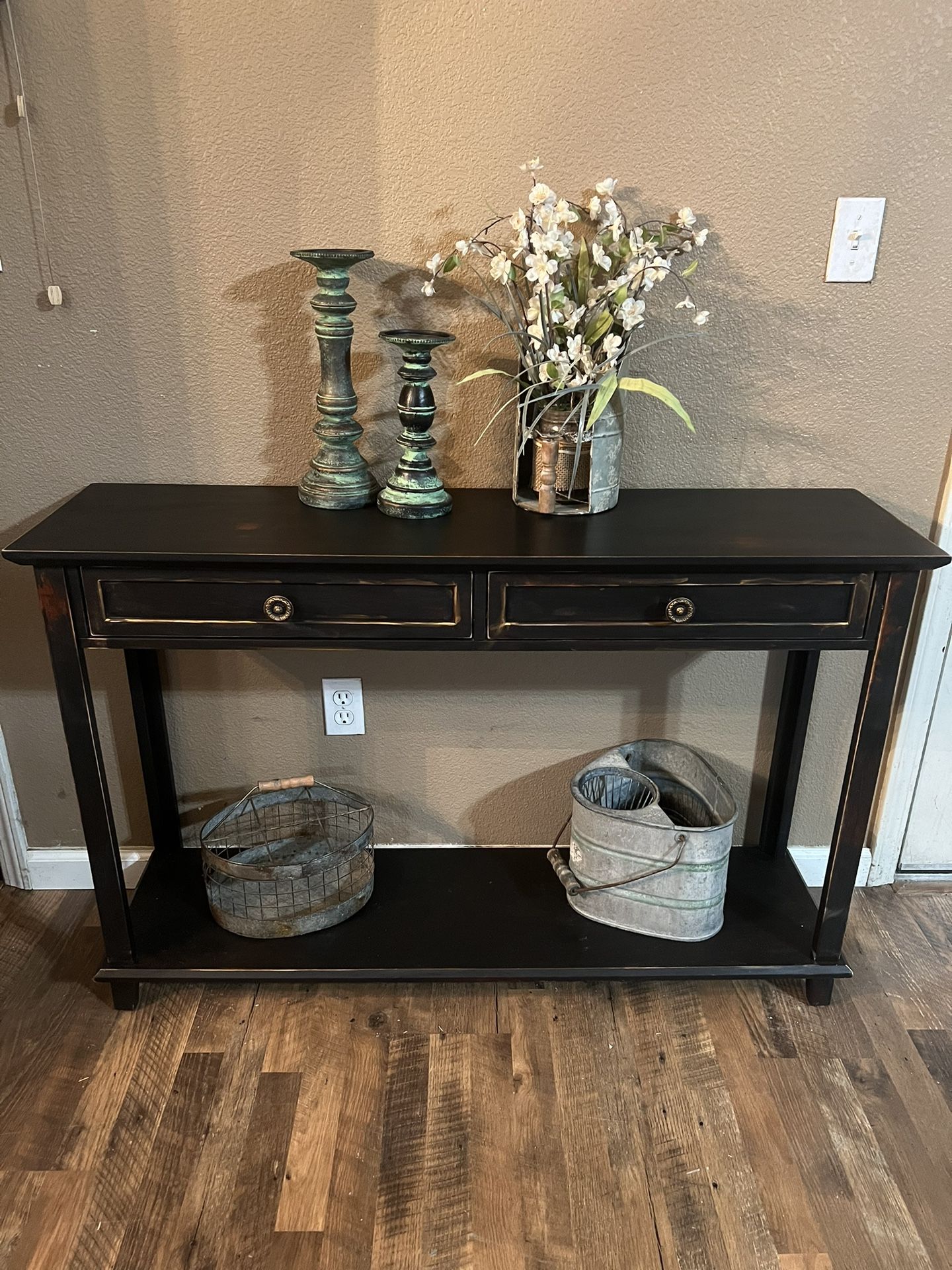 Refurbished End Table In Excellent Shape.  Read Post Below Before Messagjng Please 