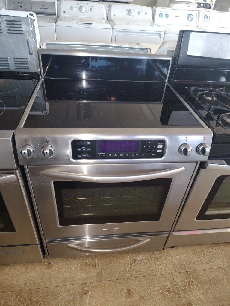 Kitchen Aid Eléctric 220v Stanless Steel Top Glass With Convention Oven Stove In Excellent Working Condition