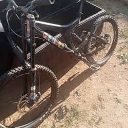 Downhill Mountain Bike 