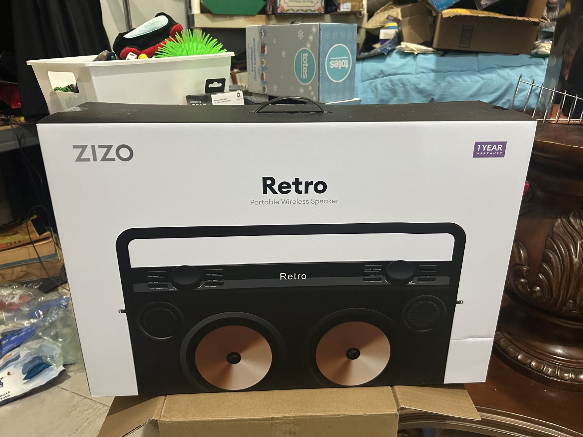 ZiZo Retro Speaker, new, 100% Functional with its box. (Negociable Price!)