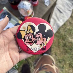 Vintage Mickie and Minnie pin