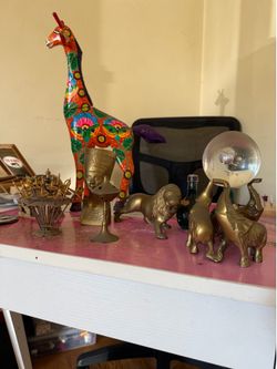 Table brass decor
