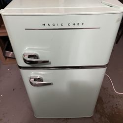 Magic chef mini fridge/freezer