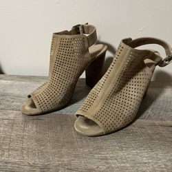 Women’s Tahari Heels