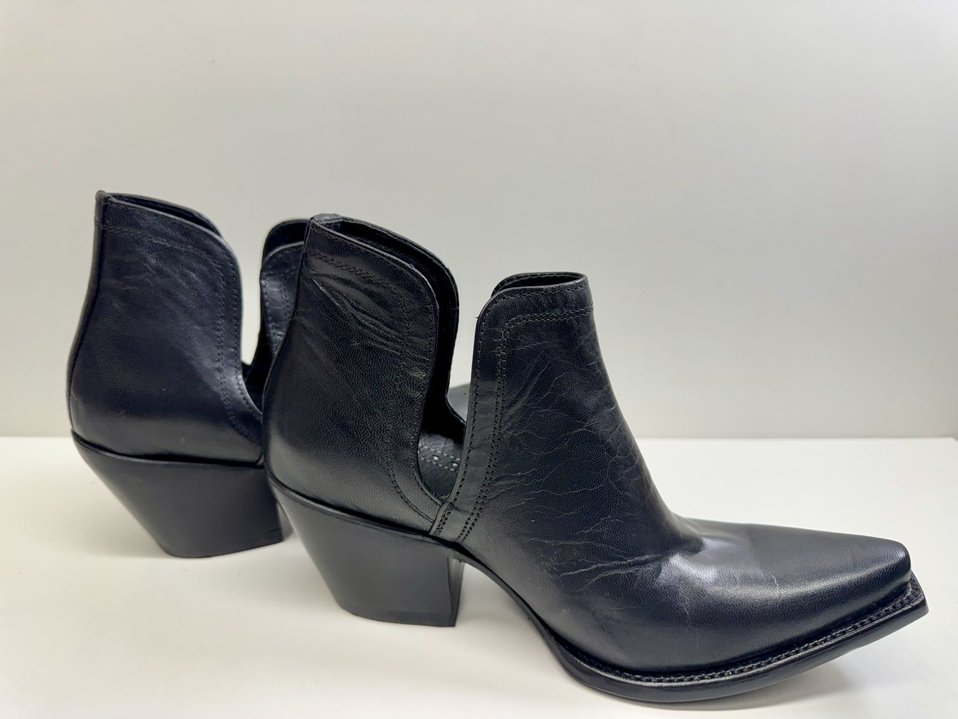 New!! Ariat Dixon Black Leather Ankle Booties Women’s 9B