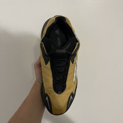 ADIDAS YEEZY BOOST 700 HONEY FLUX 