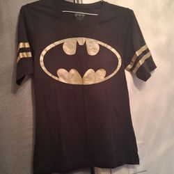 BATMAN SHIRT SIZE M  $5 PICK UP IN SUN VALLEY 