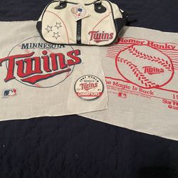 Minnesota Twins Lot  Of Mini Duffle Bag  2 Hankies & 1987  World Champions Pin