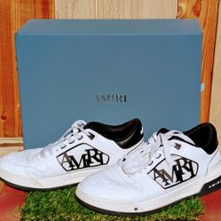 AMIRI Classic Low Top Sneaker (WHITE/BLACK) Size 42/ US 9. Includes original Amiri Sliding drawer box, paper shopping bag & COA