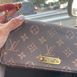 Louis Vuitton Lily Wok