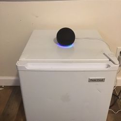 Alexa, Mini Fridge, Read DESC 