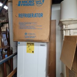 New MicroFridge Mini Fridge With Freezer 