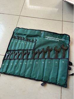 20-piece metric combination wrench set featuring sizes ranging from 6mm to 32mm.