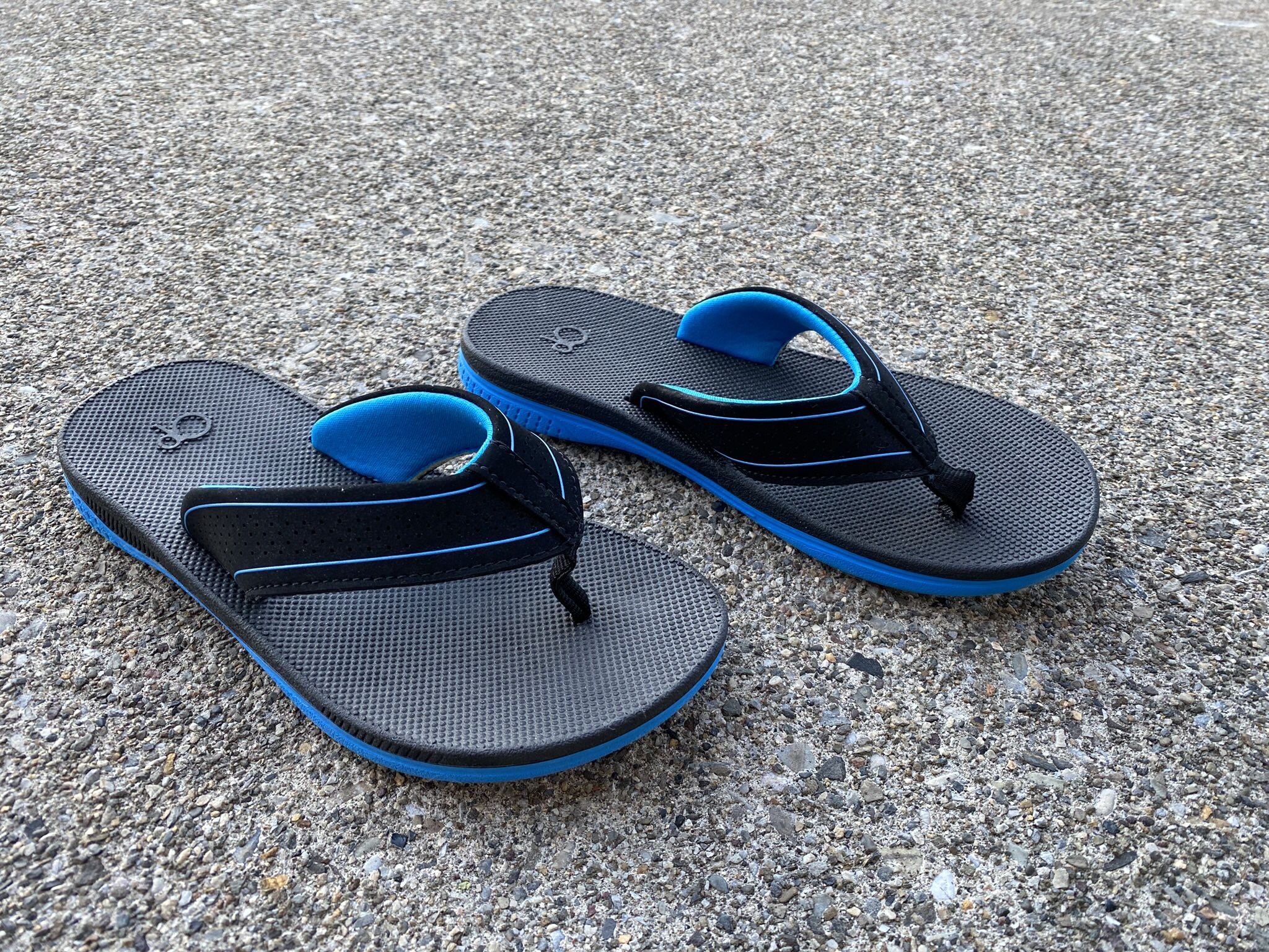 Size 2/3Y - Children’s Black & Blue Flip-Flops Sandals 