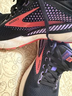 Brooks size 8.5 ADRENALINEGTS 22