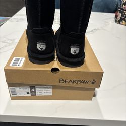 Brand new in box black Bearpaw boots size 4 style Elle