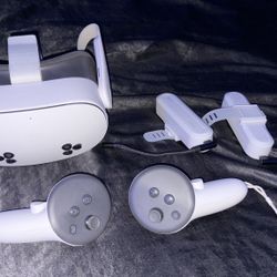 Oculus Quest 3s w/ Two Portable Strap On Charger’s And Controllers