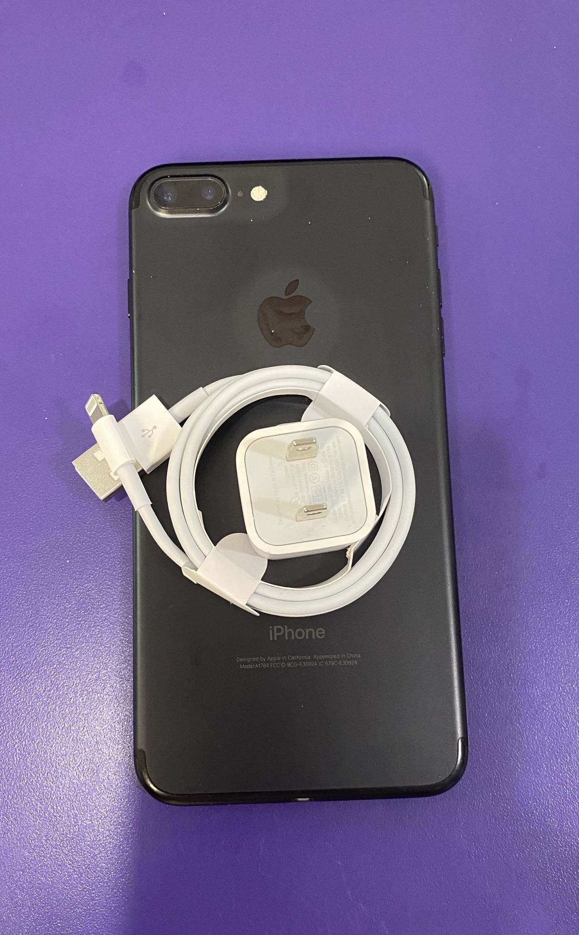 Factory unlocked apple iphone 7 plus, store warranty