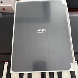  Brand new Protect your iPad Pro 10.5-inch with this sleek, genuine Apple Smart Cover. Designed with premium materials, it offers both style and funct