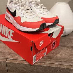Size 7.5 W Nike