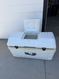Huge MAXCOLD Ice Chest / Cooler - 165 Quart