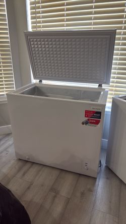 Frigidaire Garage Ready Chest Freezer – Like New