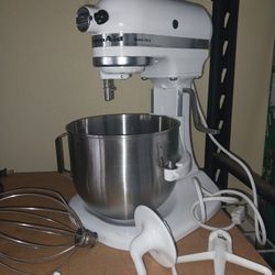 5QT KITCHEN AID MIXER IN EXCELLENT CONDITION LIGHTLY USED 
