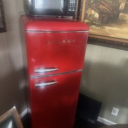 Retro Refrigerador And Microwave