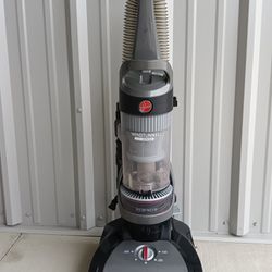 Hoover Windtunnel Bagless Vacuum Cleaner w/ attachments