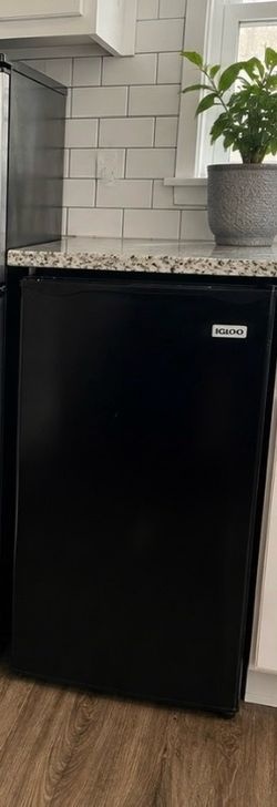 Mini fridge