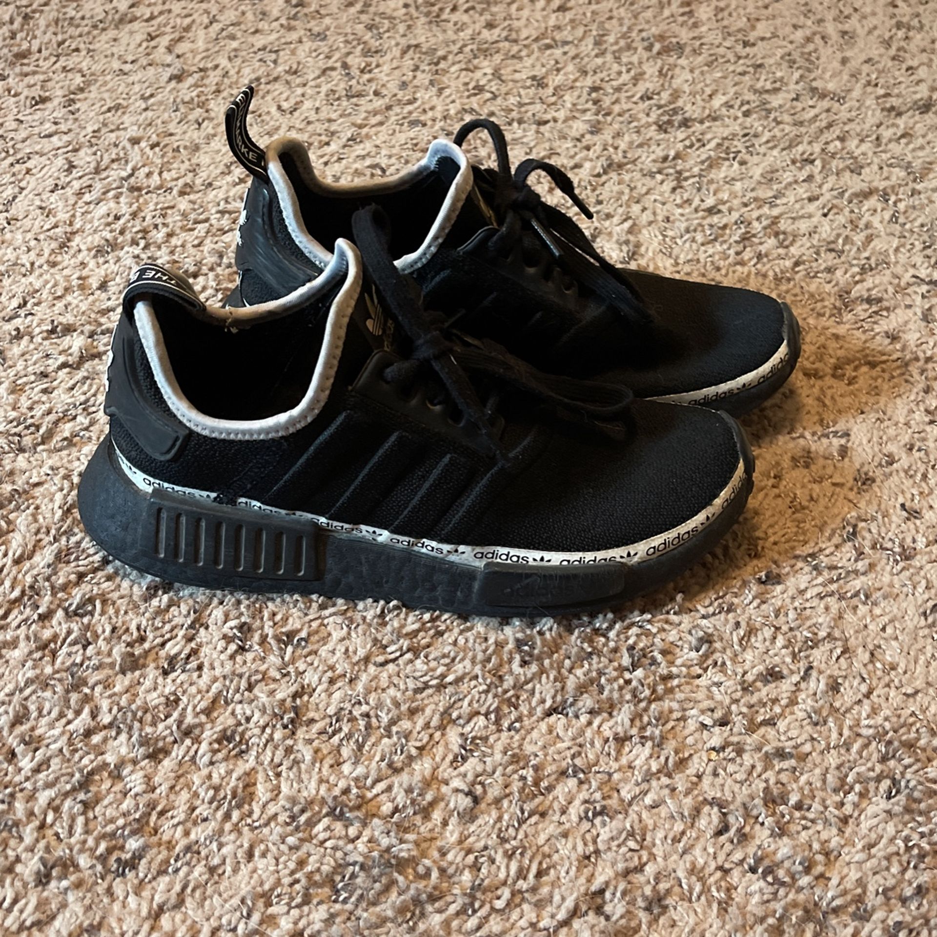 Women’s Black Adidas Size 7