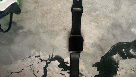 Apple Watch SE: Often seen in the 40mm or 44mm rose gold/black configuration