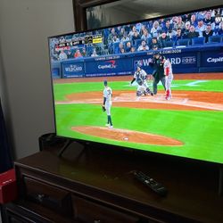2021 4K Samsung TV (37.8inches)
